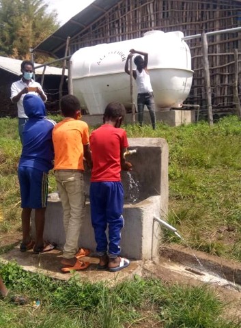 Children using a finished water scheme